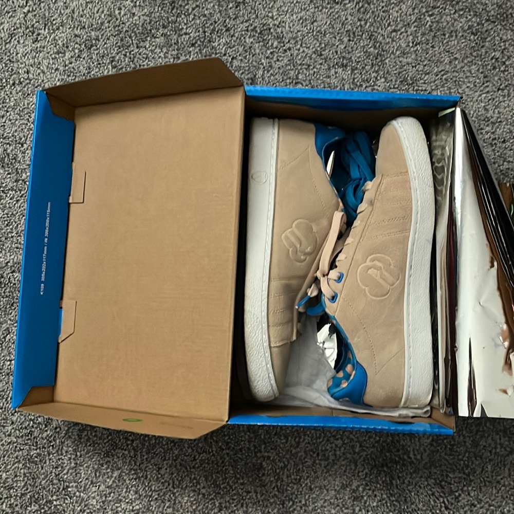 Gently Used - K-Swiss x Girl Scouts “Shortbread” Sneaker - Women’s Sz 10